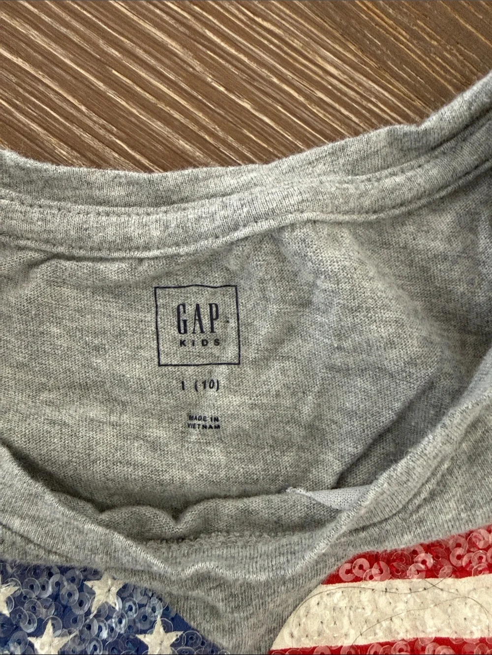 Gap Kids Girls Fitted Gray Tee with American Flag Heart Graphic. Size L 10